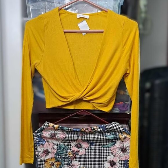 New Women's Long Sleeve Crop Tops Gold V Neck Made in USA - Picture 1 of 3